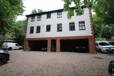 2 bed Flat for rent - Photo 4