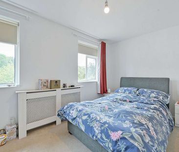 A lovely two bedroom apartment in an attractive setting just outsid... - Photo 3