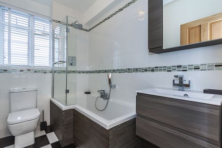 Latymer Court, Hammersmith Road, Hammersmith, London, W6 - Photo 4