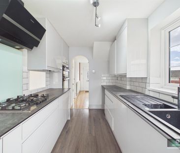 Rosedale Close, Gossops Green - Photo 6