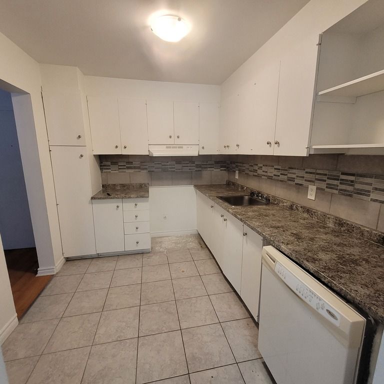 Beau 4 1/2 Situé Au Rez-de-jardin - Photo 1