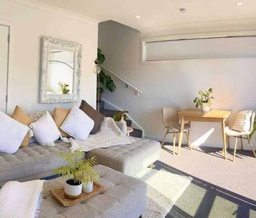 Sunny Fully Furnished Townhouse - Photo 2