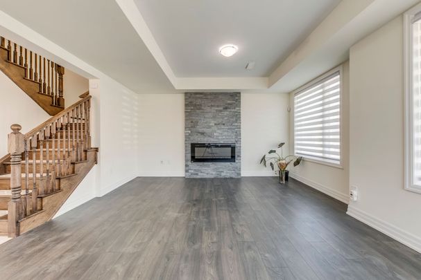 For Lease - 155 Grovewood Common, Oakville, Ontario - Photo 1