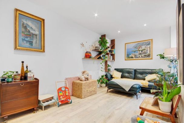 2 Bed Terraced House, Kempton Mews, E6 - Photo 1