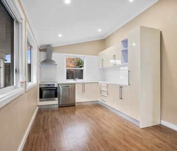 Modern 2 Bedrooms House with car parking ( WATER INCLUDED ) - Photo 2