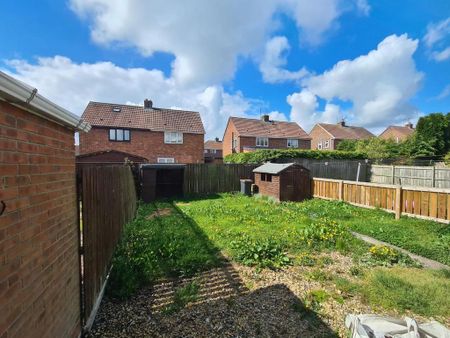 2 bedroom semi-detached house to rent - Photo 5