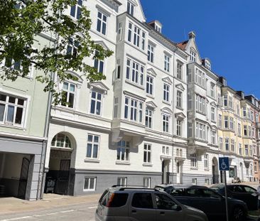 Smuk 5-vær med stuklofter og altan - Photo 4