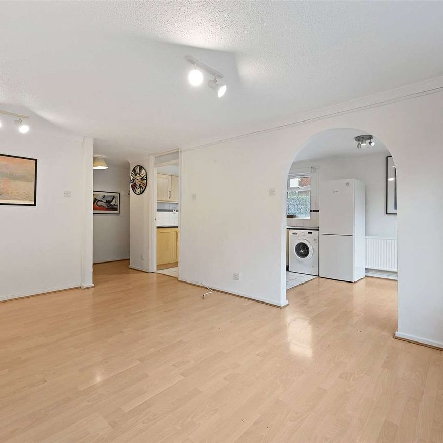 Myrtleside Close, Northwood, Middlesex, HA6 2XQ - Photo 1