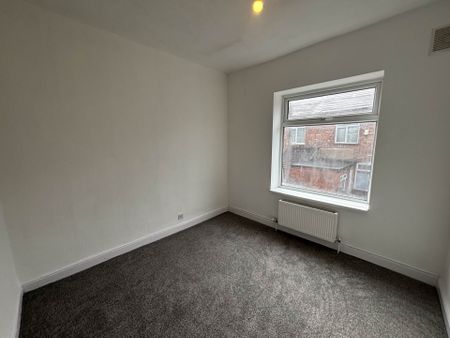 Price £975 pcm - Available Now - Unfurnished - Photo 3