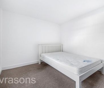 4 bedroom flat to rent - Photo 1