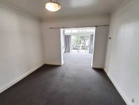 Spacious Hataitai Flat For Rent - Photo 5