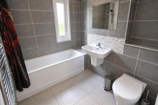 3 bedroom flat to rent - Photo 1