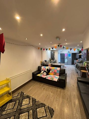 148 Hubert Road - Photo 2