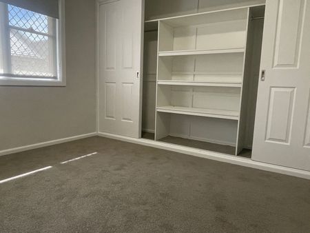 Spacious 3 Bedroom Renovated Unit - Photo 4