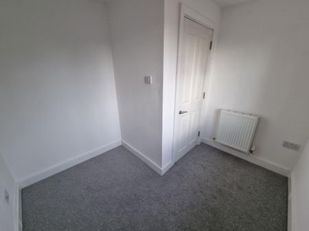 High Street, Gosport - Photo 2