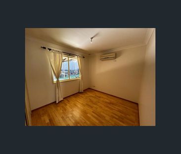 Three Bedroom Home in Sumner - Photo 4