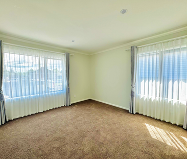 Modern Family Living in Otara - Photo 2