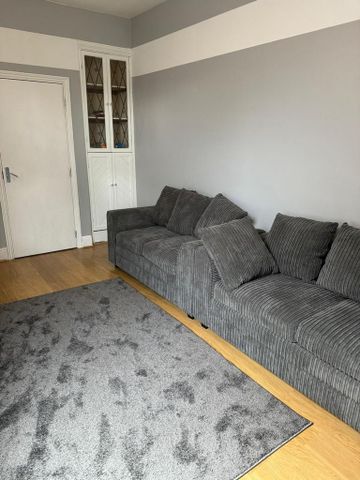 1 bedroom in a house share to rent - Photo 2