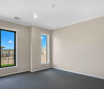 Spectacular, Spacious & Perfect for Family Living! - Photo 4