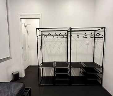 Chippendale - Photo 4