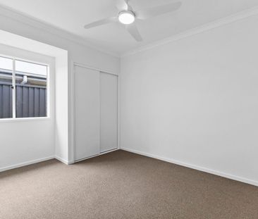 Brand new family home close to everyday essentials - Photo 4