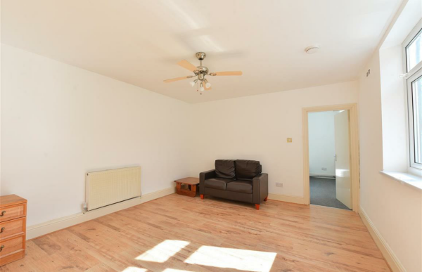 Flat 2. 24 Barbican Road - Photo 1