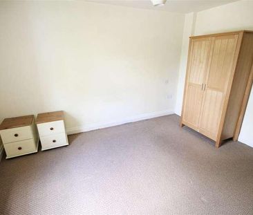 Brentwood Court, Ellesmere Park, Manchester, M30 - Photo 4