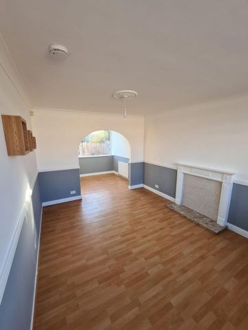 3 Bed End Terrace, Rycroft Avenue, LS13 - Photo 2