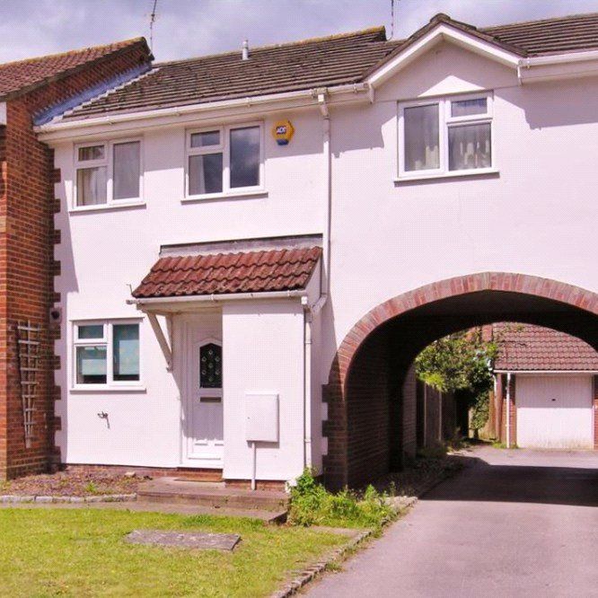 Albert Road, Bagshot, Surrey, GU19 - Photo 1