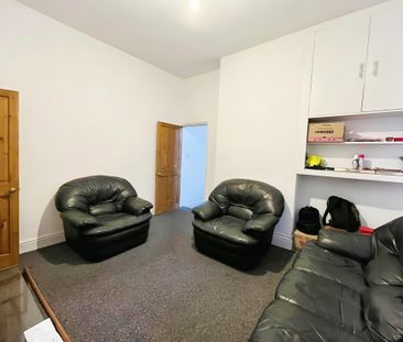 4 bedroom terraced house to rent - Photo 1