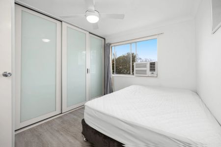 Bright & Convenient Inner-City Living – Partly Furnished & North-Facing - Photo 3