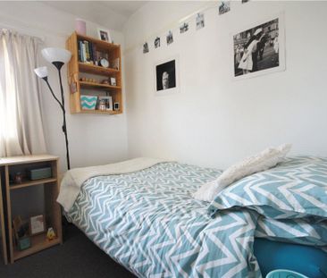 Spring Rise, Egham, Surrey, TW20 9PP - Photo 2