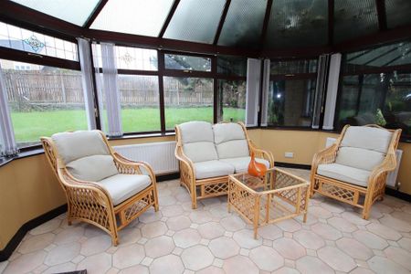 4 bedroom detached house to rent - Photo 2