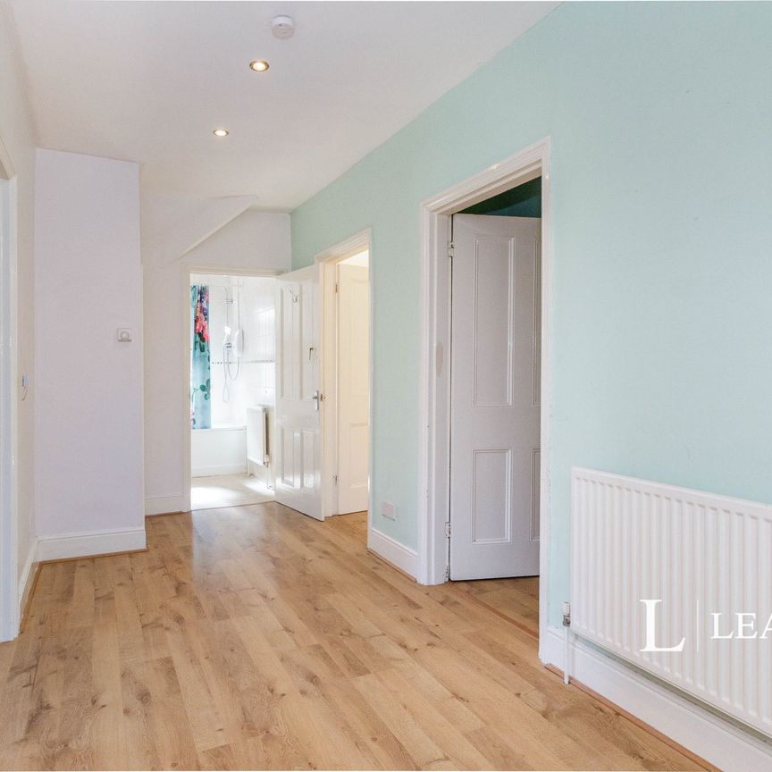 2 bedroom flat to rent Clifton Road, Kingston, KT2 - Photo 1