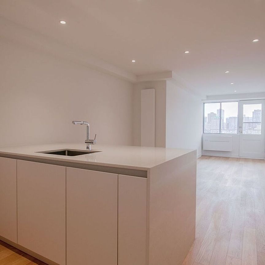 3460 Rue Durocher, Montréal, QC - Photo 1