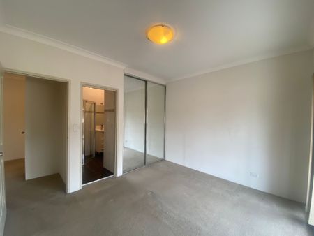 Modern 2-Bedroom Apartment in Prime Location - Photo 2