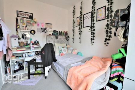 4 bedroom semi-detached house to rent - Photo 3