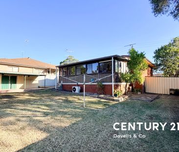 Charming 3-Bedroom Home with Spacious Backyard - Photo 3