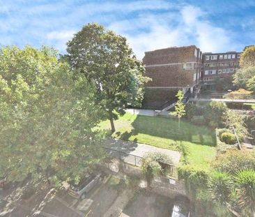 Nero Court, Brentford Dock, TW8 - Photo 1