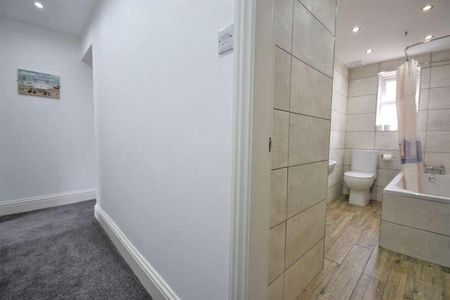 Vicarage Lane, Blackpool, FY4 - Photo 5