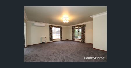 Neat & Tidy unit in South Bathurst- Available 14.1.2026 - Photo 3