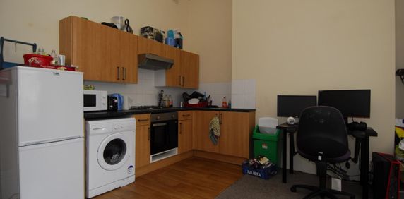 Woodland Terrace, Flat 1, Plymouth - Photo 2