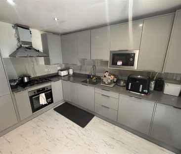 4 bedroom townhouse to rent - Photo 4