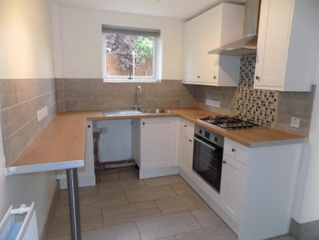 2 bedroom semi-detached house to rent - Photo 2