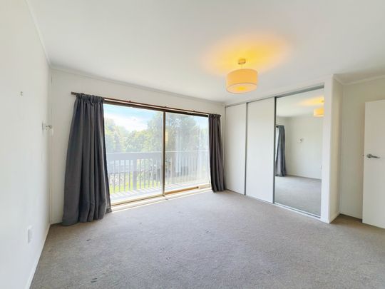 Spacious 5-Bedroom Family Home in Howick - Photo 1