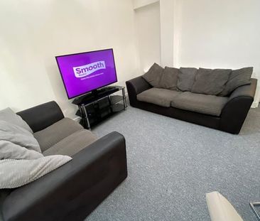 4 Bed Terraced House, Gerard Avenue, CV4 - Photo 2