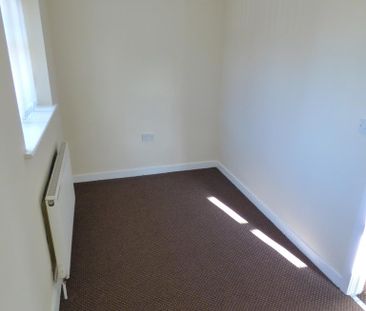 2 bedroom semi-detached house to rent - Photo 3