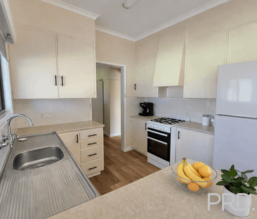 Freshly Renovated 3 Bedroom Family Home - Photo 5