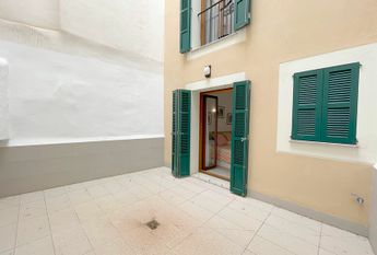 Apartamento amueblado con dos dormitorios, patio, Plaza del Cuadrado Palma
