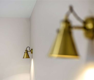 A stunning, newly renovated, apartment - Photo 5